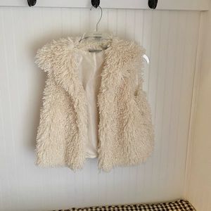 Cute!! Shaggy fur vest in excellent condition!